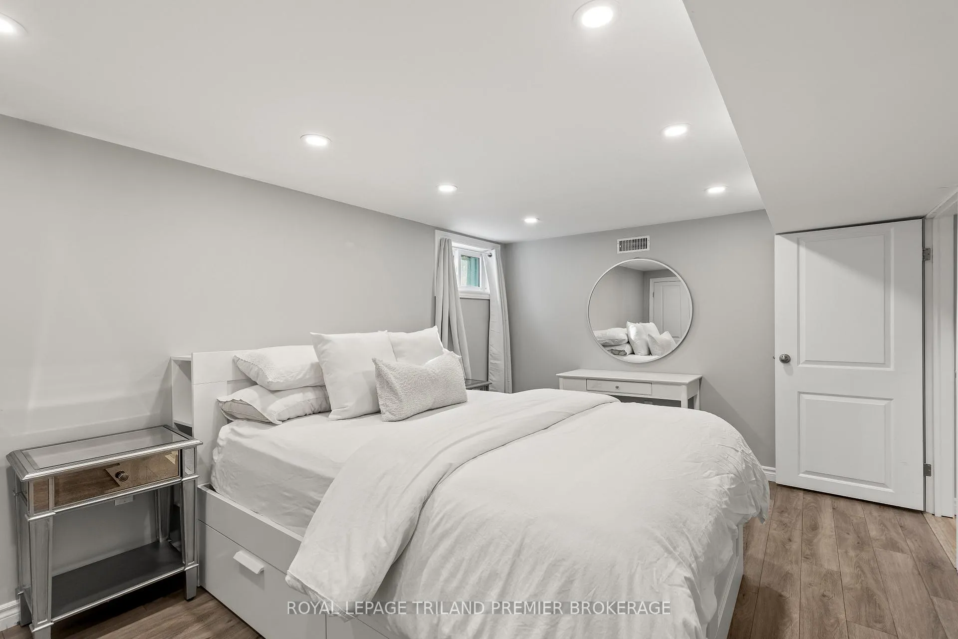 Photo 33 of 22 Briscoe Street E, London, South F — HOMEH