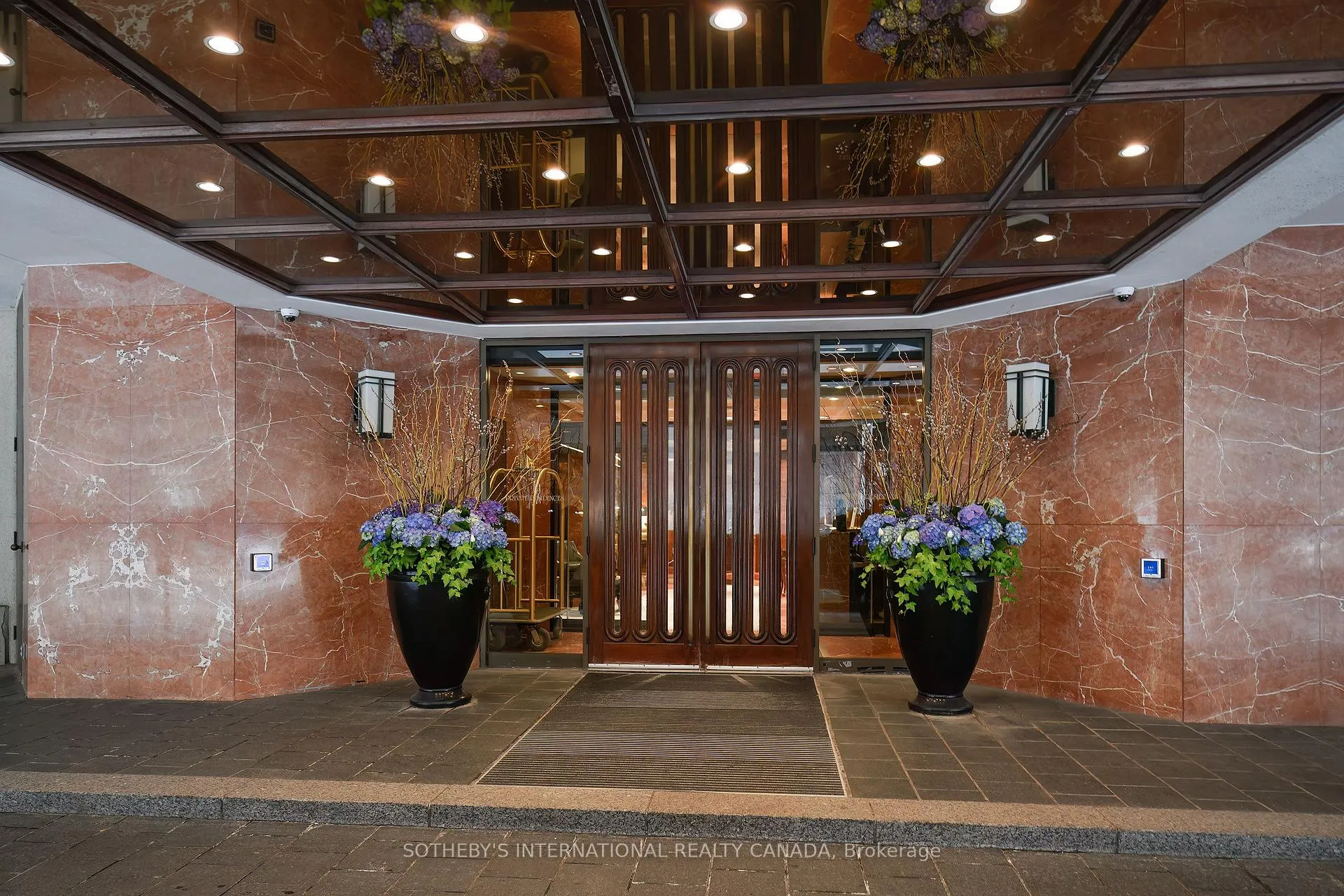 Photo 2 of Unit 2202, 175 Cumberland Street, Toronto, The Annex — HOMEH