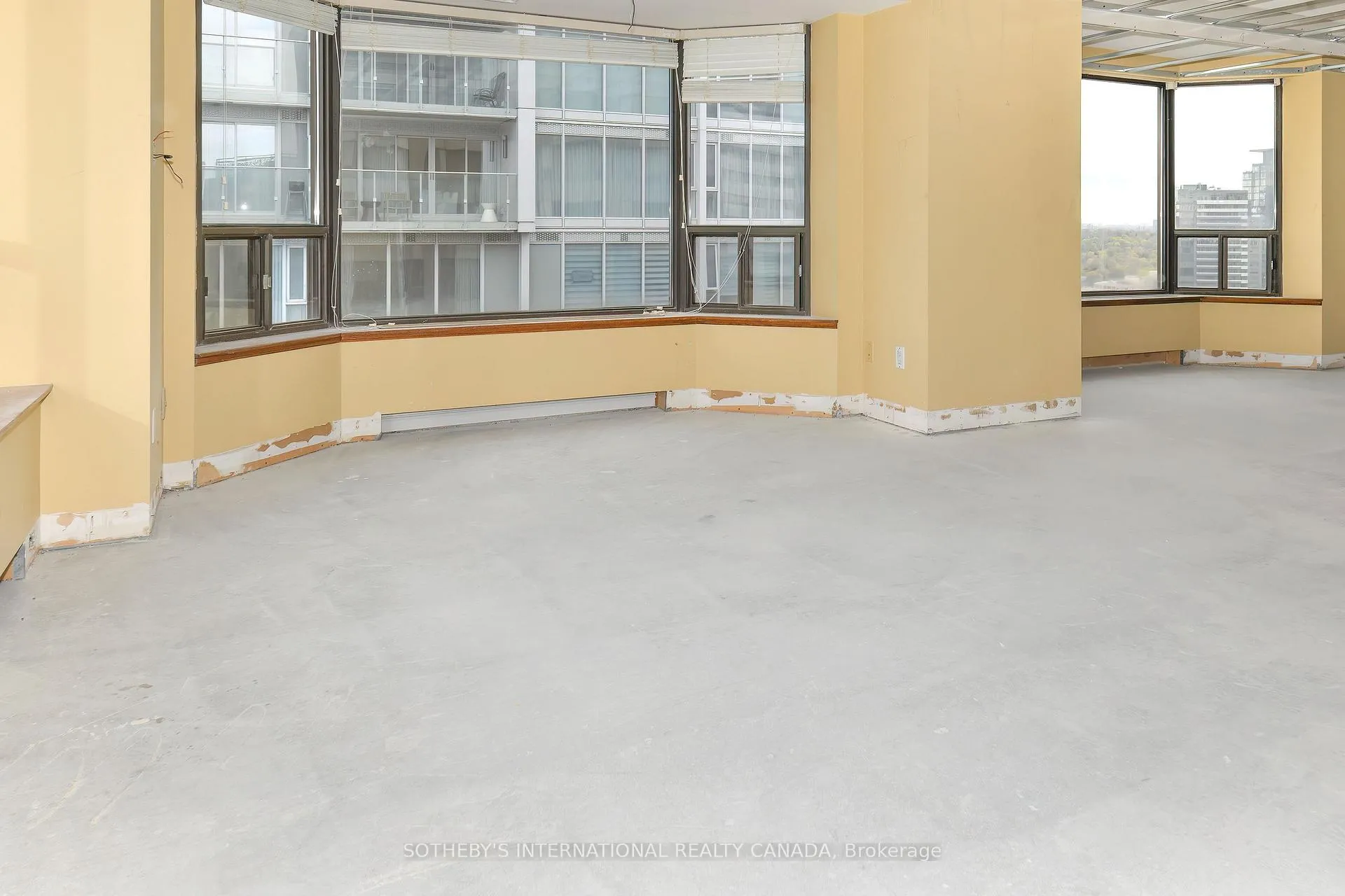 Photo 4 of Unit 2202, 175 Cumberland Street, Toronto, The Annex — HOMEH