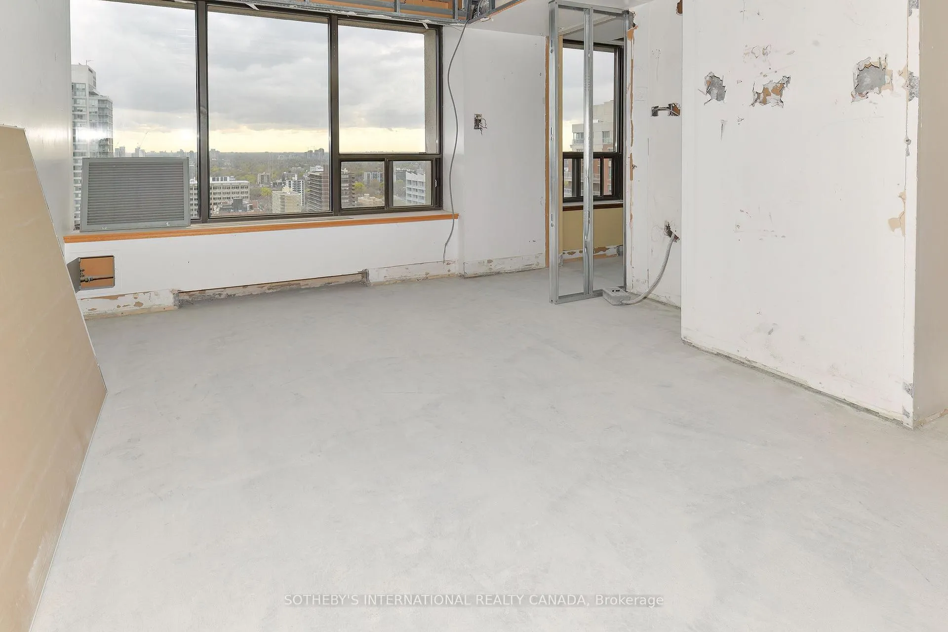 Photo 11 of Unit 2202, 175 Cumberland Street, Toronto, The Annex — HOMEH