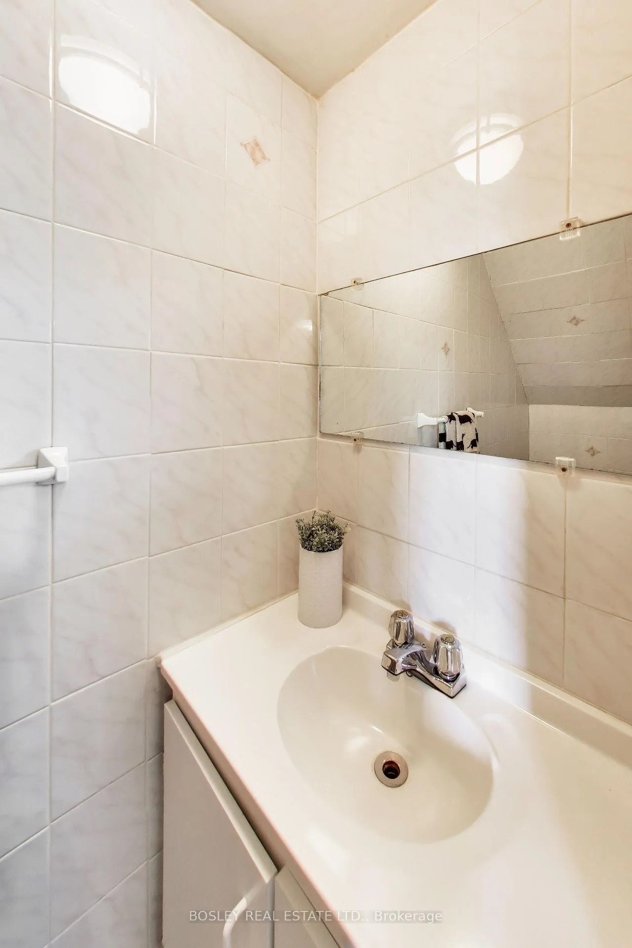 Photo 5 of 159 Ascot Avenue, Toronto, Corso Italia-Davenport — HOMEH