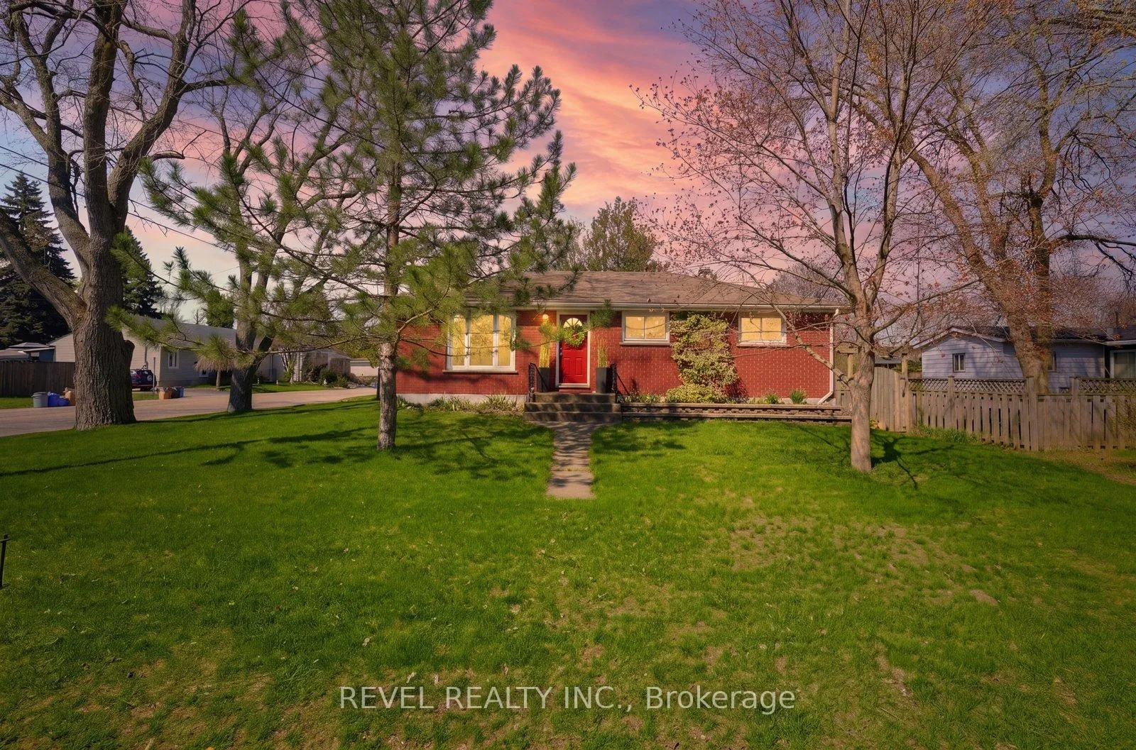 Photo 1 of 36 Hamilton Avenue, Brantford — HOMEH