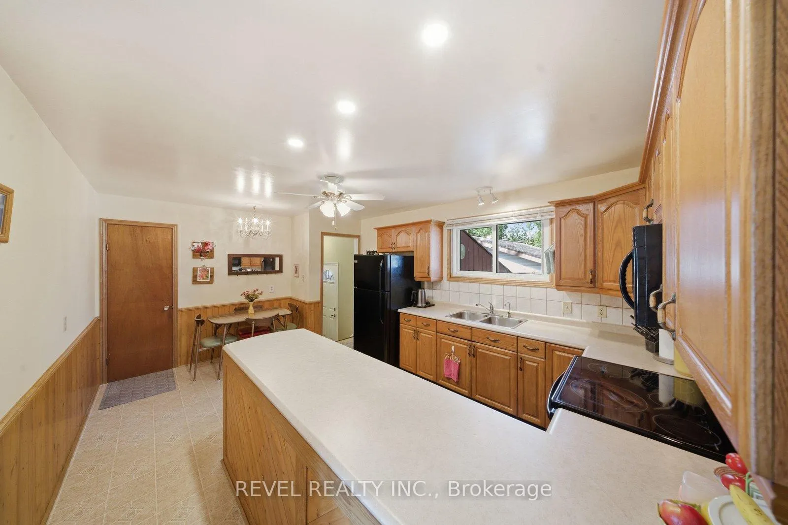Photo 10 of 36 Hamilton Avenue, Brantford — HOMEH