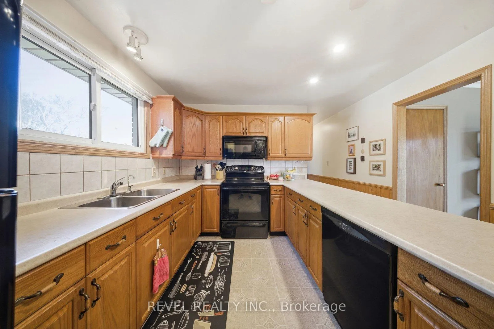 Photo 12 of 36 Hamilton Avenue, Brantford — HOMEH