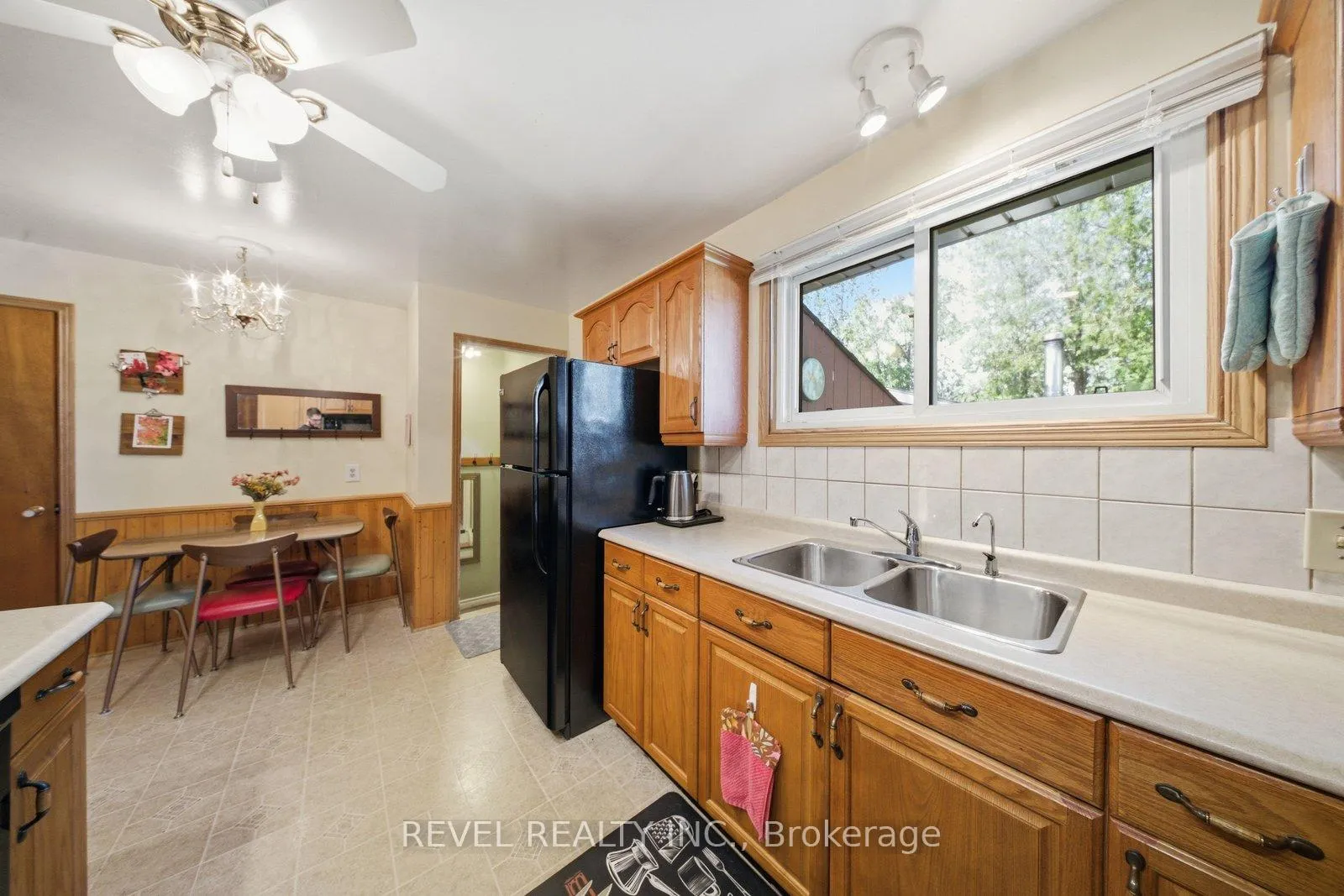 Photo 13 of 36 Hamilton Avenue, Brantford — HOMEH