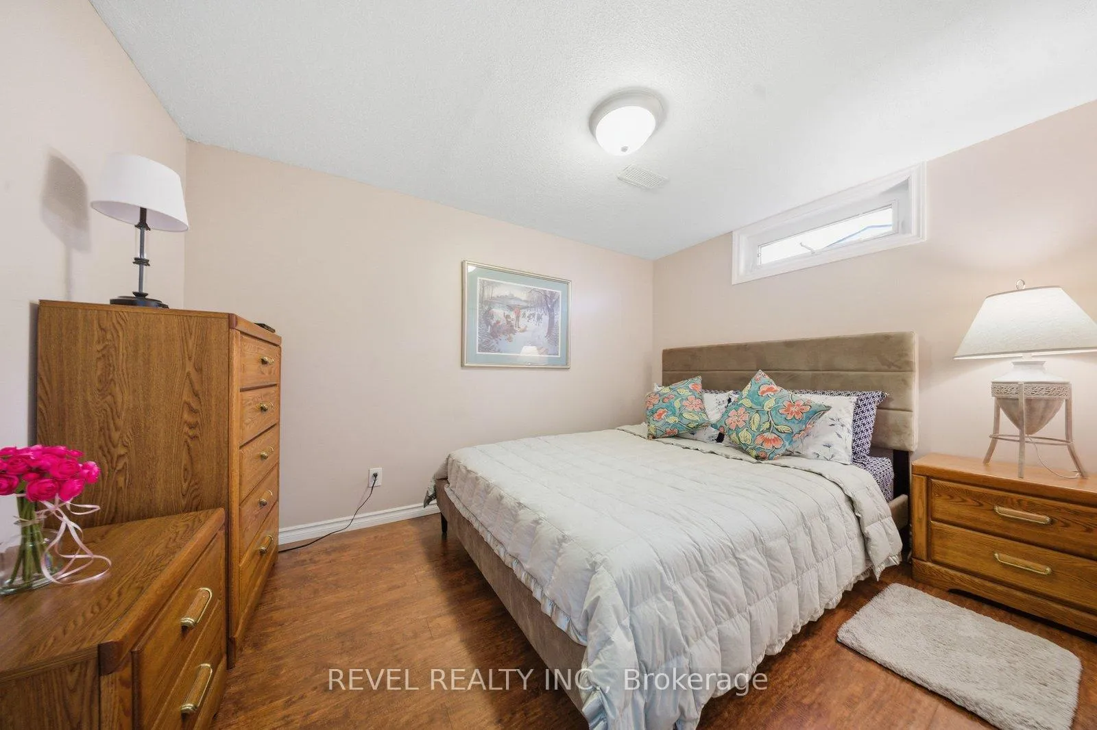 Photo 24 of 36 Hamilton Avenue, Brantford — HOMEH