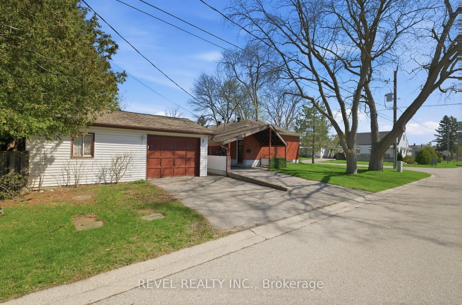 Photo 29 of 36 Hamilton Avenue, Brantford — HOMEH