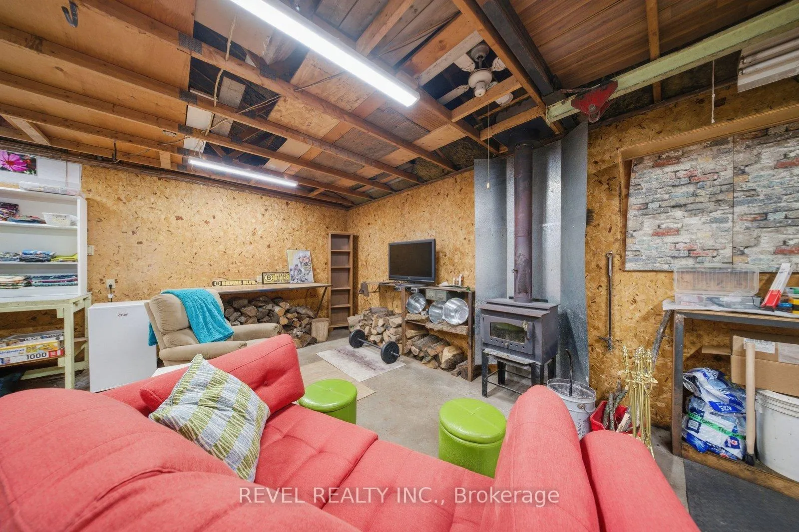 Photo 33 of 36 Hamilton Avenue, Brantford — HOMEH