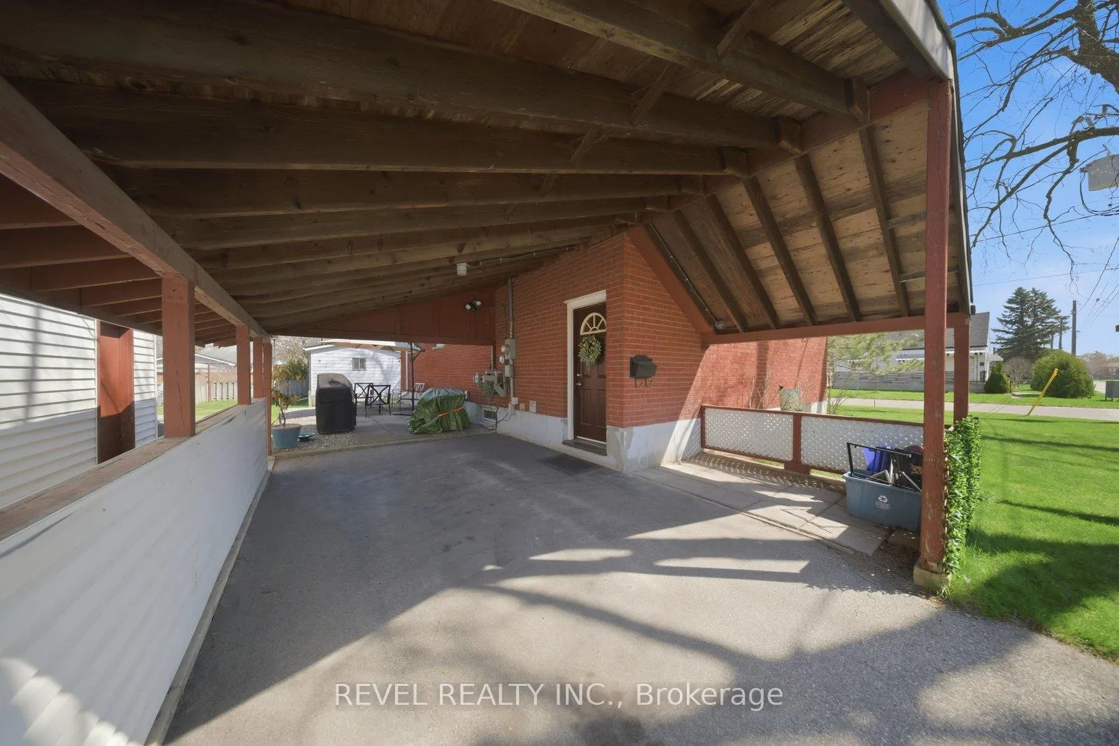 Photo 34 of 36 Hamilton Avenue, Brantford — HOMEH