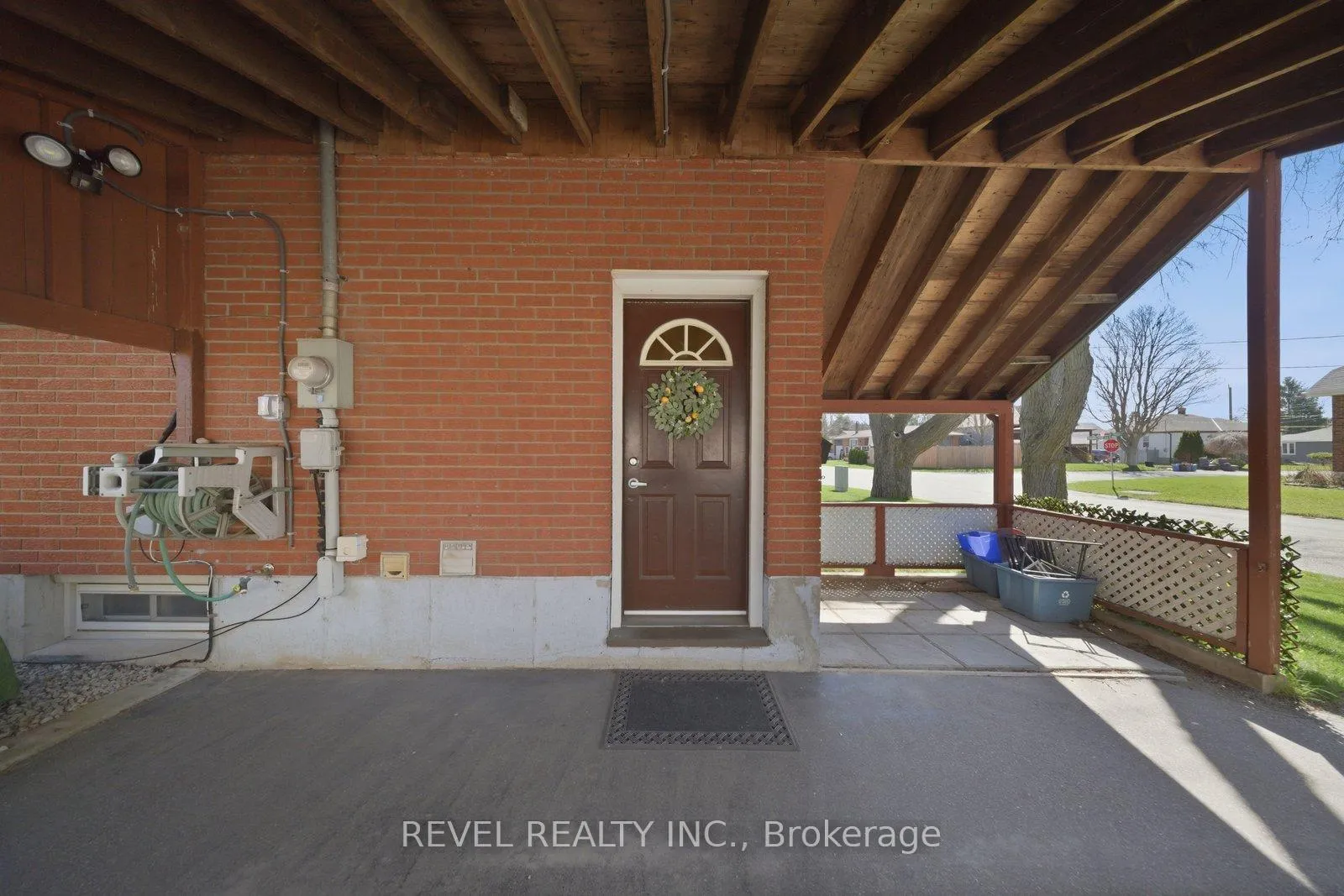 Photo 35 of 36 Hamilton Avenue, Brantford — HOMEH