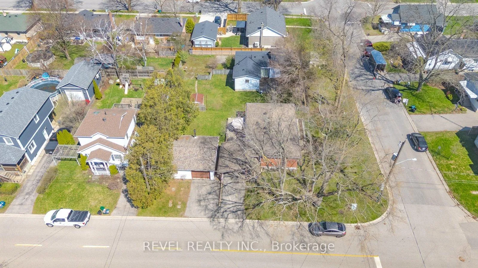 Photo 42 of 36 Hamilton Avenue, Brantford — HOMEH