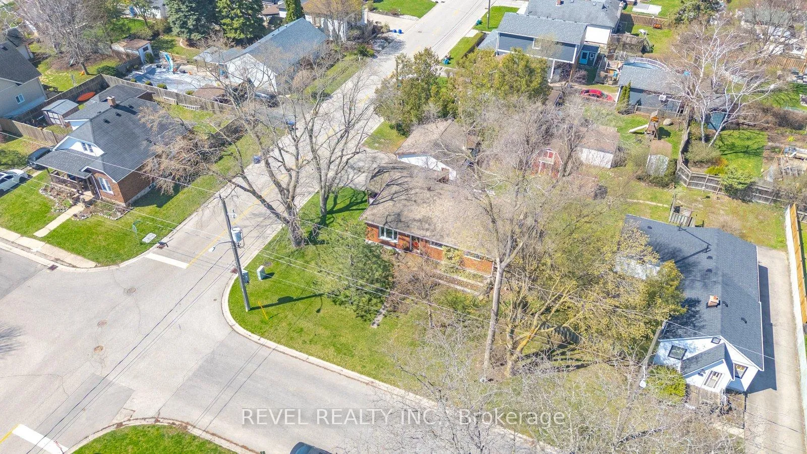Photo 43 of 36 Hamilton Avenue, Brantford — HOMEH