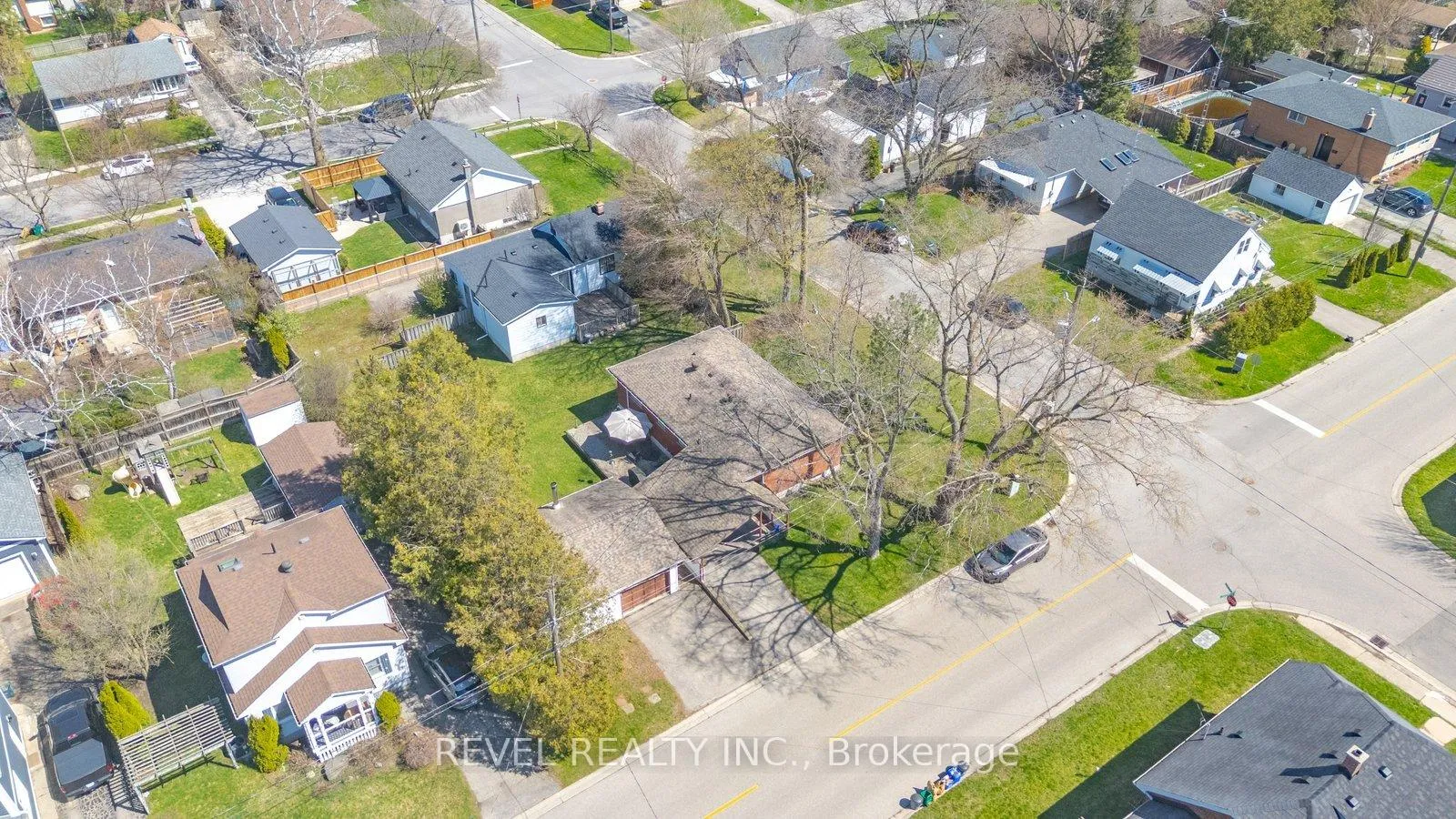 Photo 44 of 36 Hamilton Avenue, Brantford — HOMEH