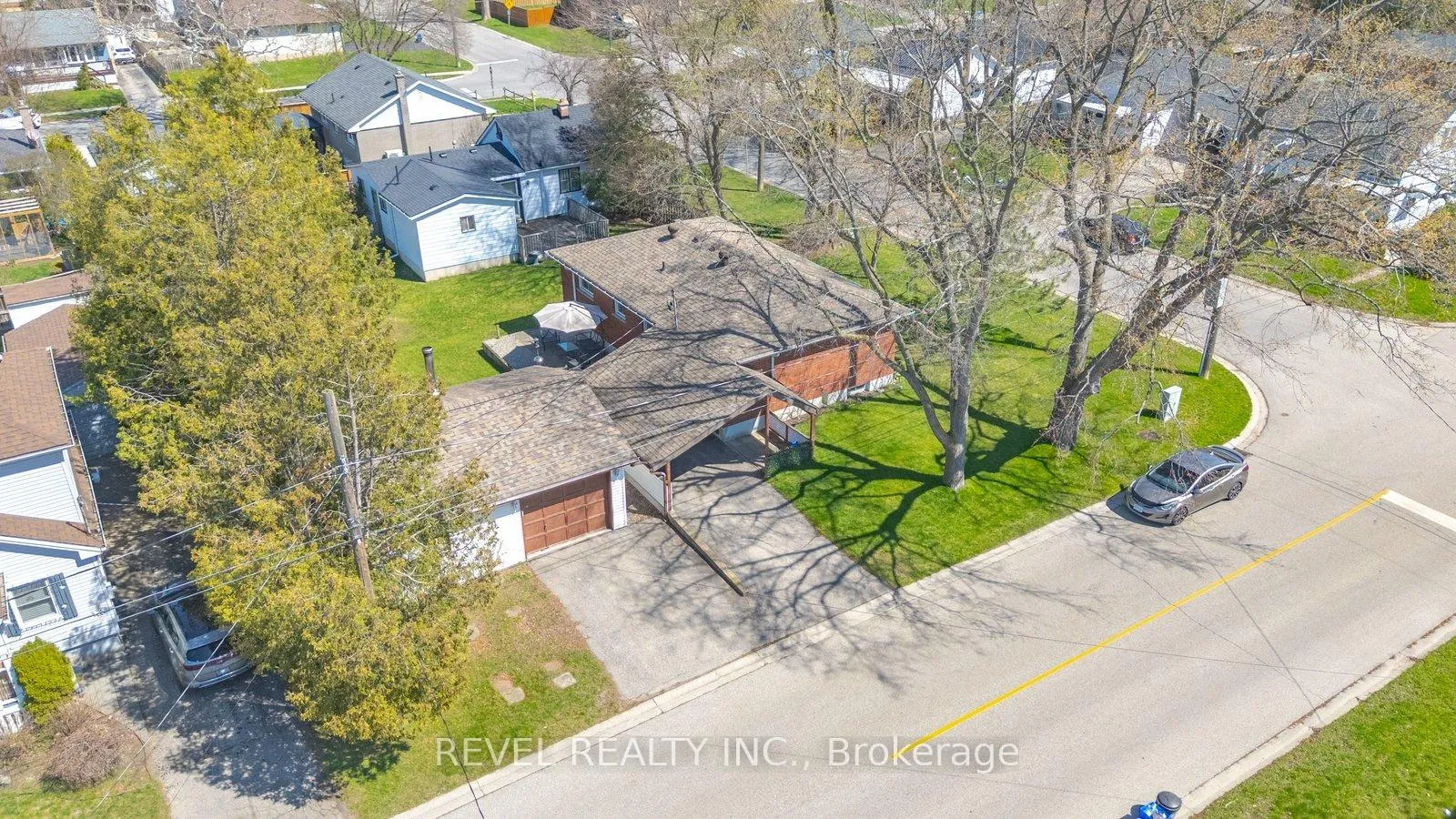 Photo 45 of 36 Hamilton Avenue, Brantford — HOMEH