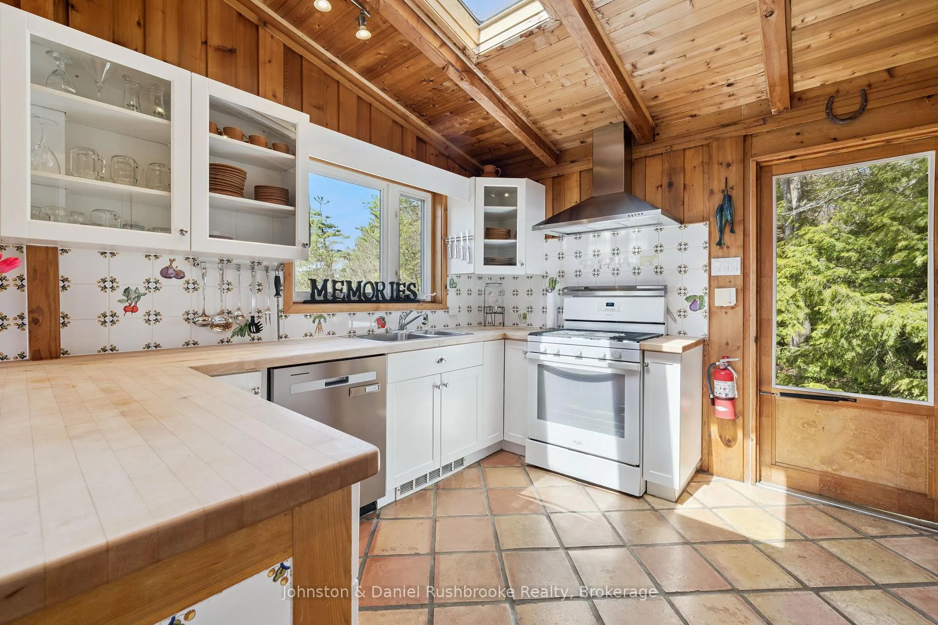 Photo 14 of 1052 North Sunset Bay Road, Gravenhurst, Muskoka (S) — HOMEH
