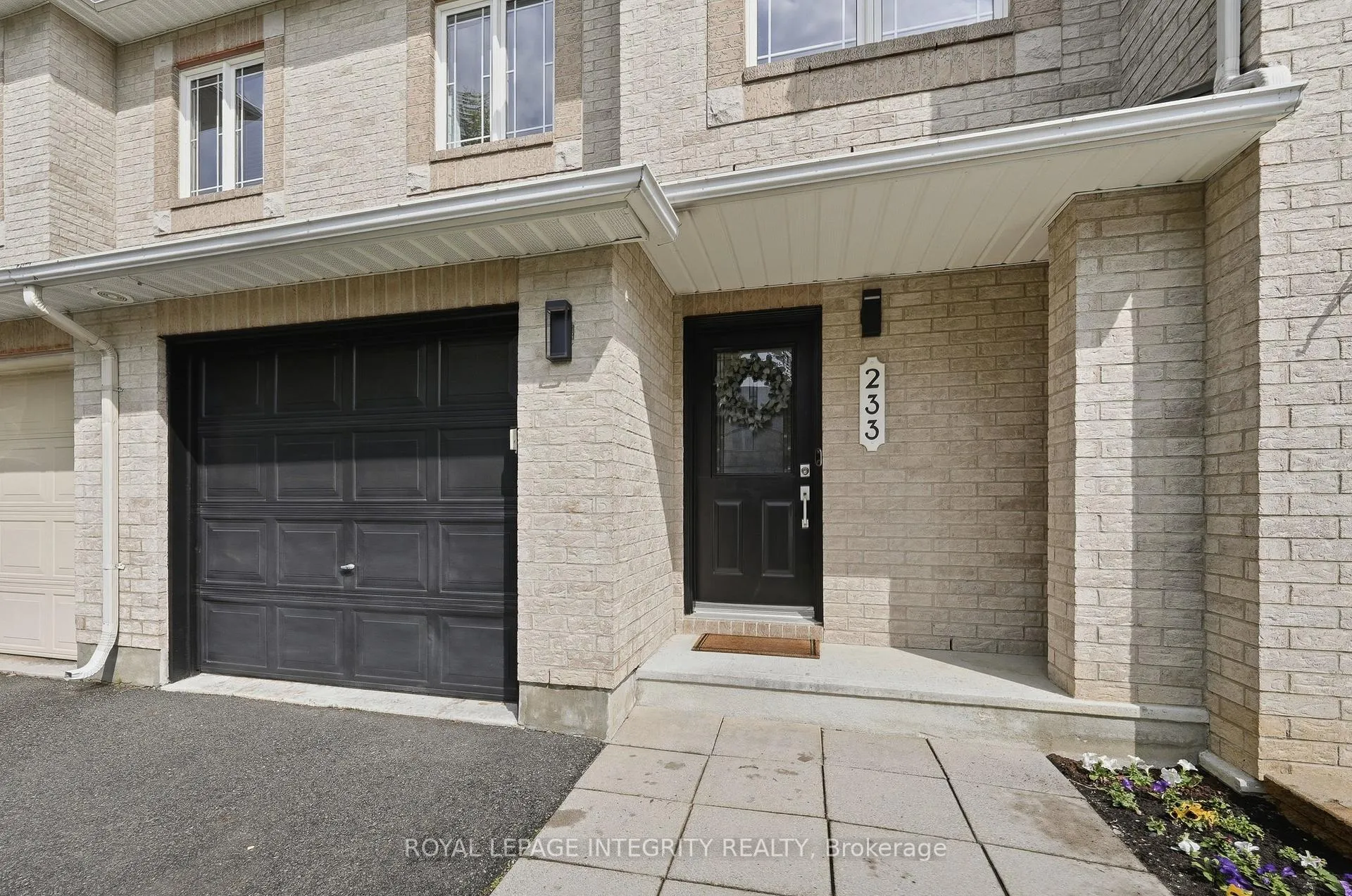 Photo 2 of 233 Greenridge Street, Ottawa, Chapel Hill — HOMEH