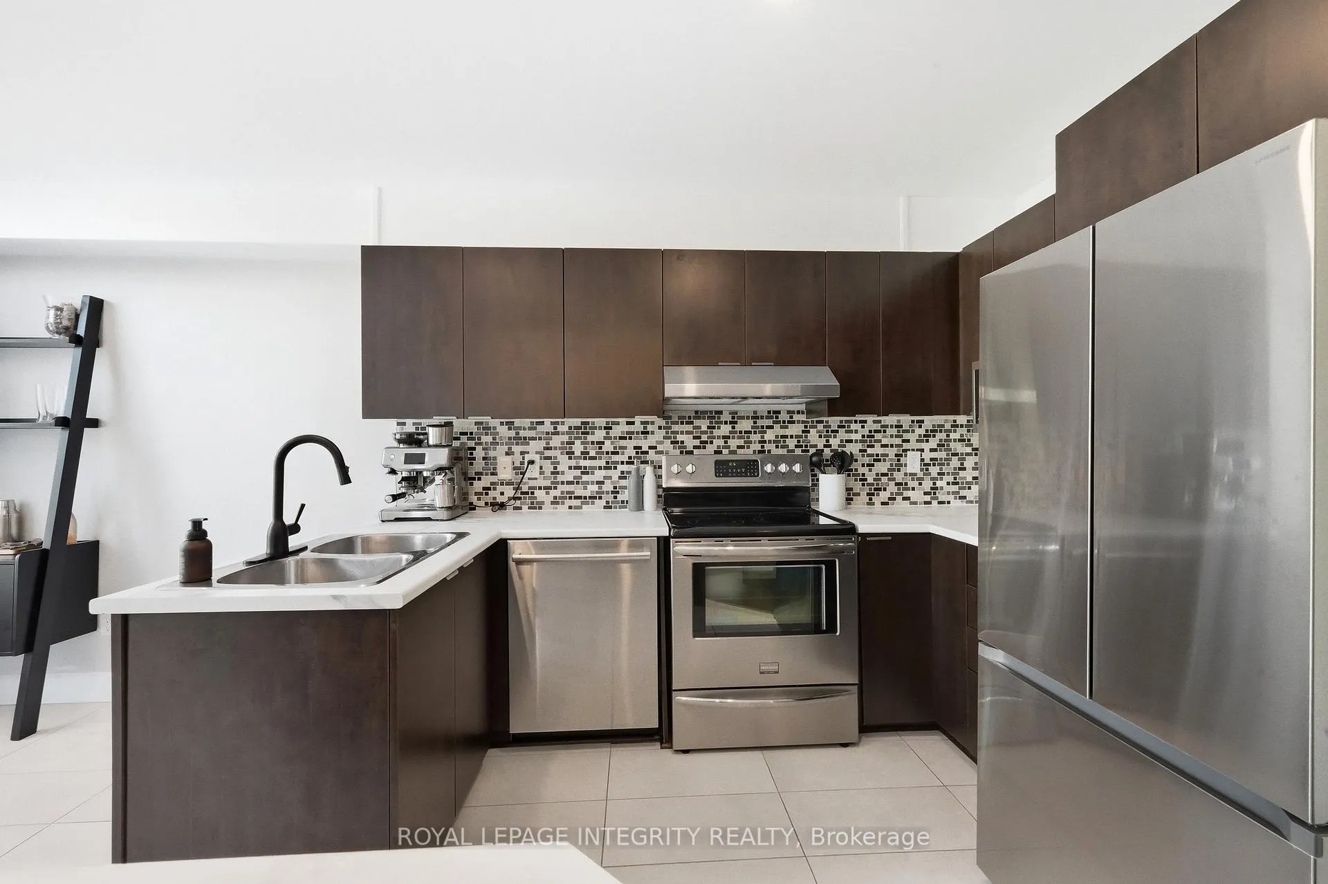 Photo 14 of 233 Greenridge Street, Ottawa, Chapel Hill — HOMEH