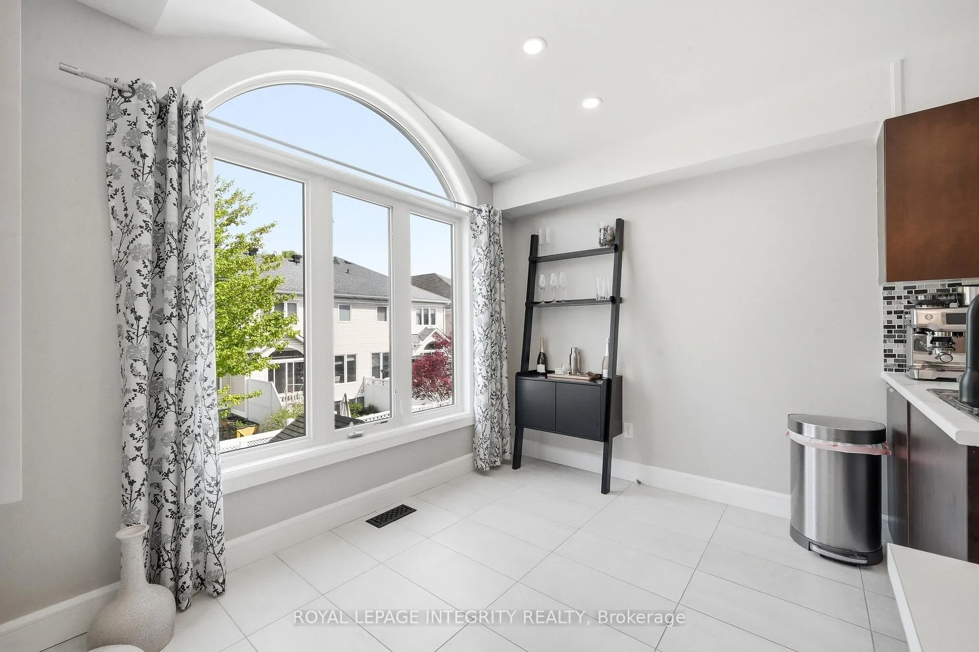 Photo 15 of 233 Greenridge Street, Ottawa, Chapel Hill — HOMEH
