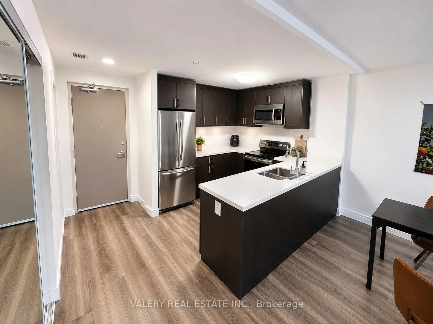 Photo 2 of Unit 611, 1611 Banwell RD, Windsor — HOMEH