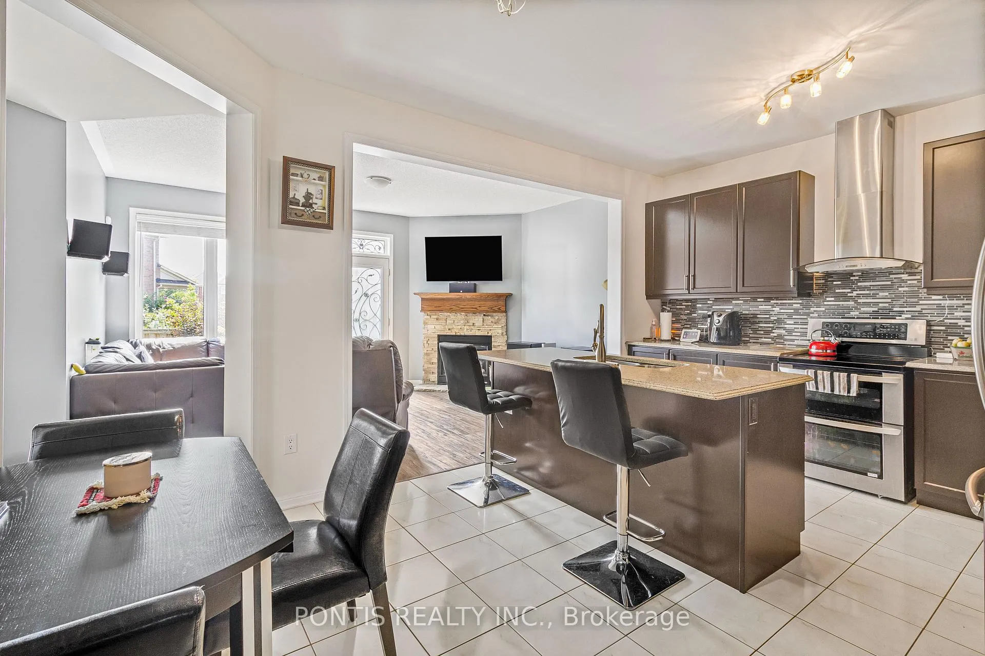 Photo 10 of 25 Francis Lundy Street, Brampton, Fletcher's West — HOMEH
