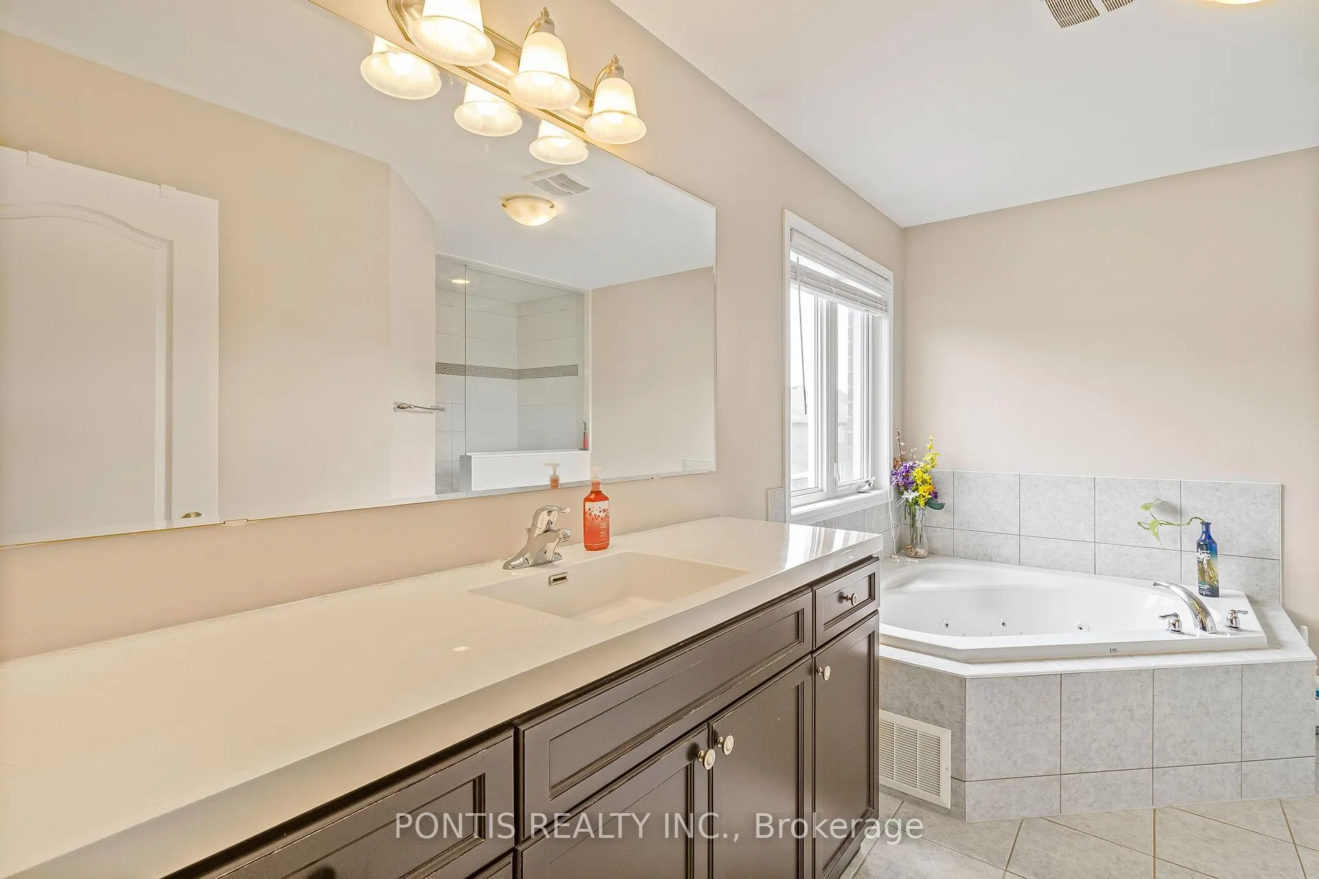 Photo 21 of 25 Francis Lundy Street, Brampton, Fletcher's West — HOMEH