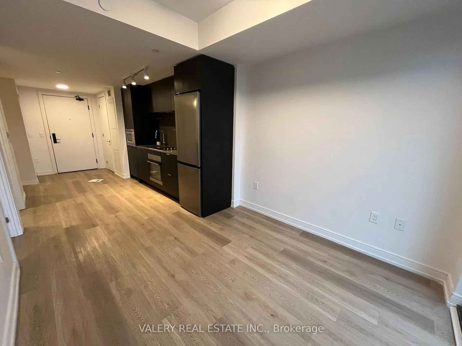 Front of Unit 528, 1 Jarvis Street