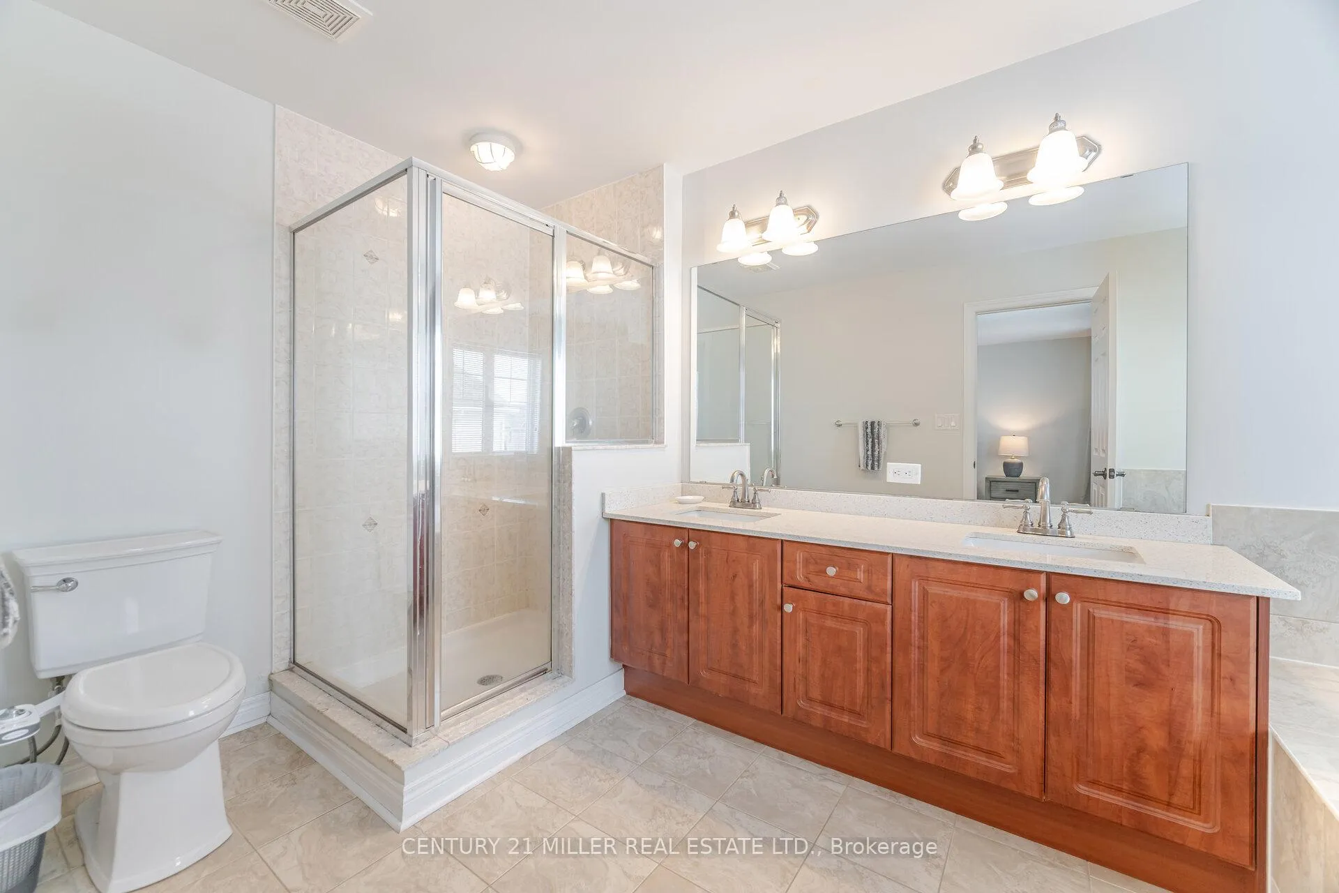 Photo 17 of 2025 Trawden Way, Oakville, Bronte Creek — HOMEH
