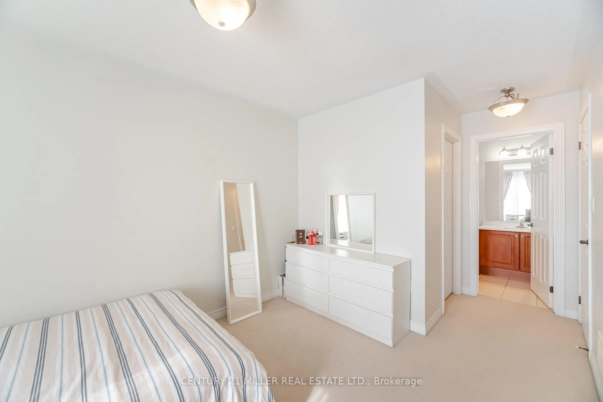 Photo 24 of 2025 Trawden Way, Oakville, Bronte Creek — HOMEH