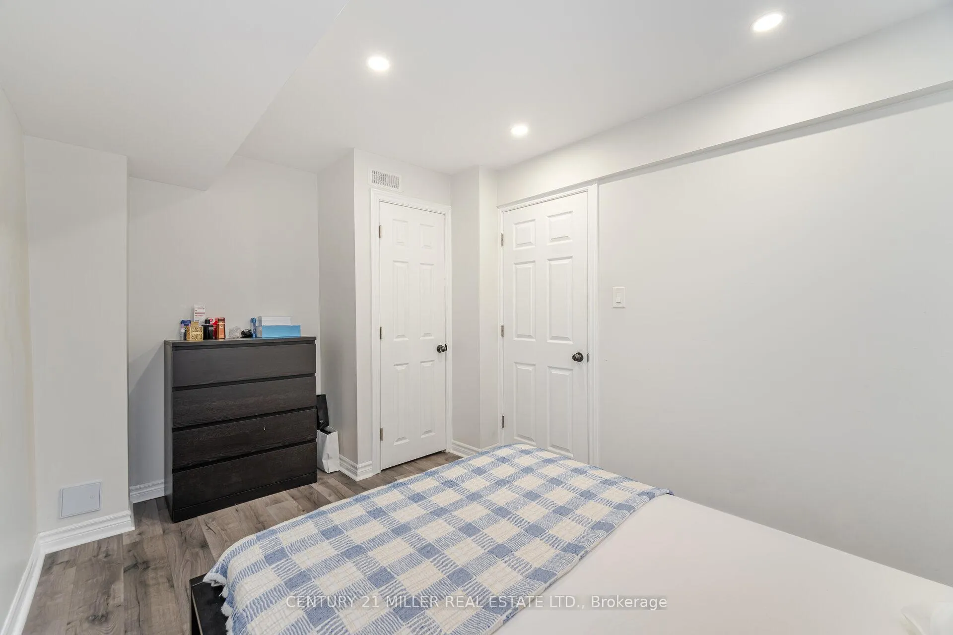 Photo 32 of 2025 Trawden Way, Oakville, Bronte Creek — HOMEH
