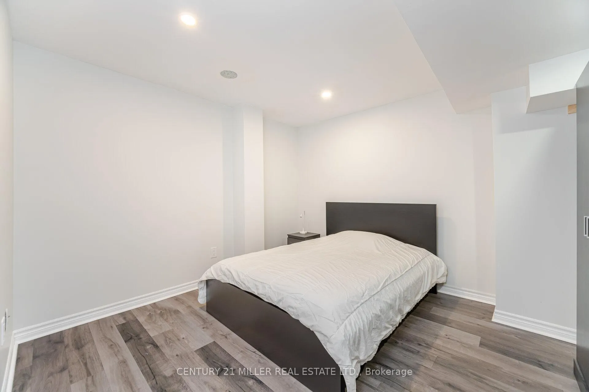 Photo 33 of 2025 Trawden Way, Oakville, Bronte Creek — HOMEH