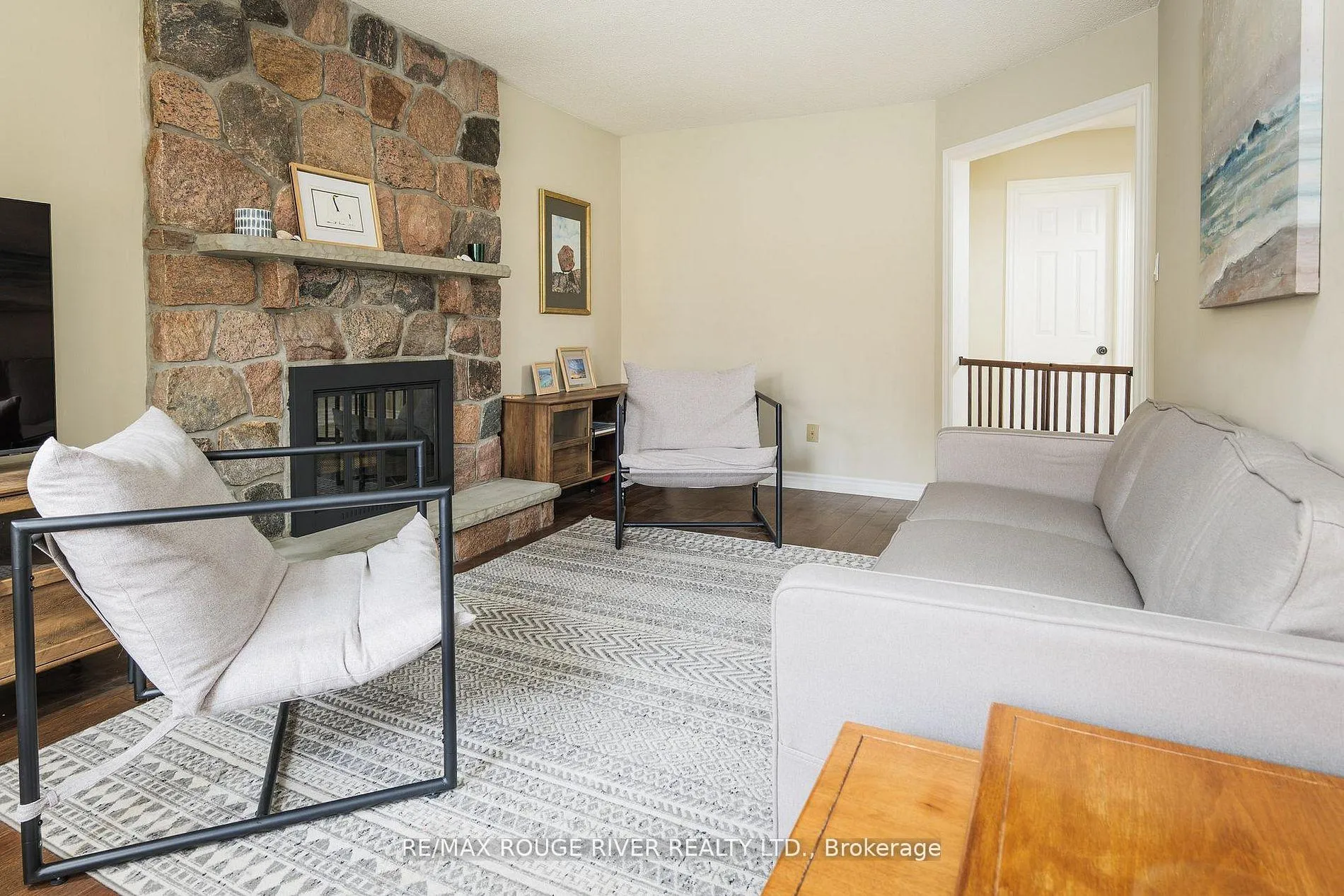Photo 8 of 2052 Lynn Heights Drive, Pickering, Liverpool — HOMEH