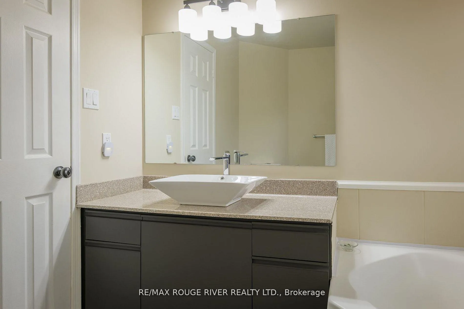 Photo 23 of 2052 Lynn Heights Drive, Pickering, Liverpool — HOMEH