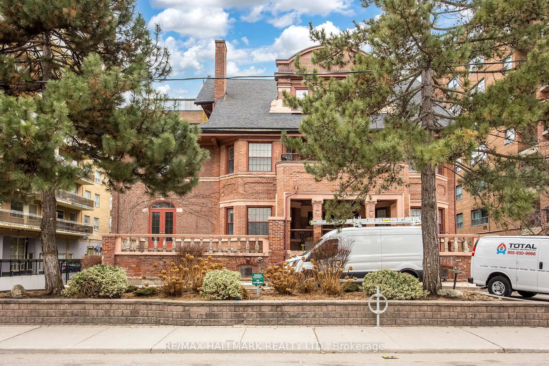 Front of Unit 203, 212 St George Street