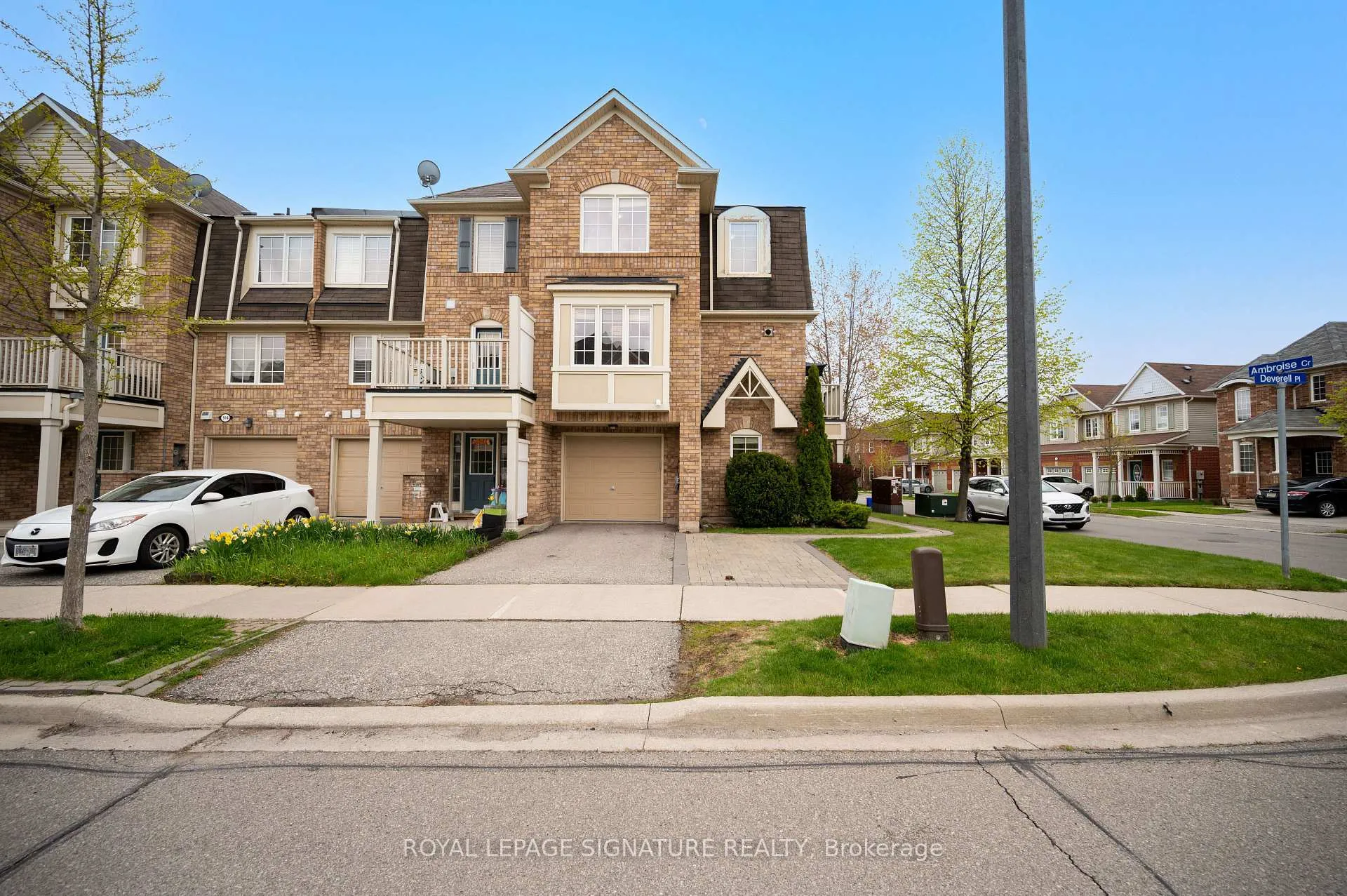 Photo 2 of 910 Deverell Place, Milton, Coates — HOMEH