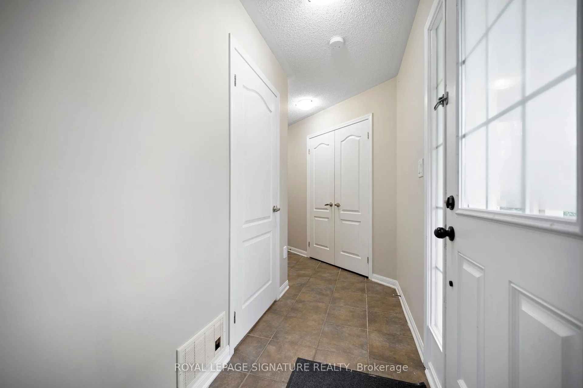 Photo 4 of 910 Deverell Place, Milton, Coates — HOMEH