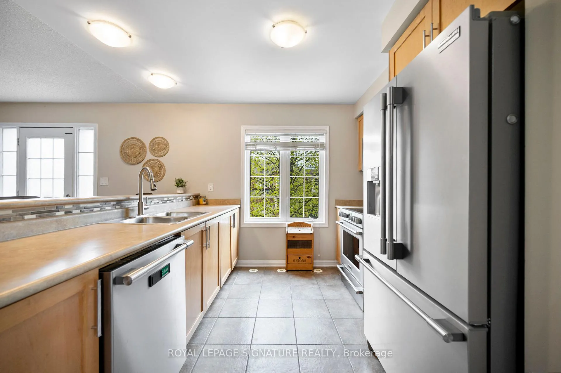 Photo 8 of 910 Deverell Place, Milton, Coates — HOMEH