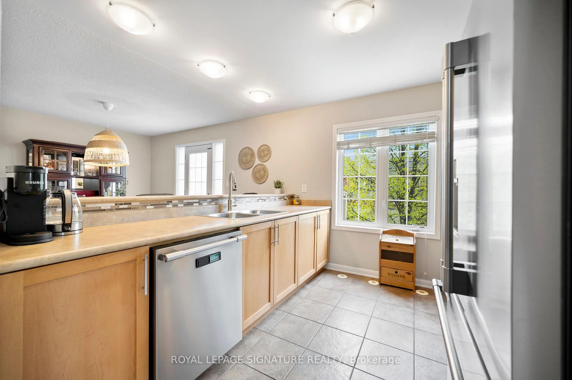 Photo 9 of 910 Deverell Place, Milton, Coates — HOMEH