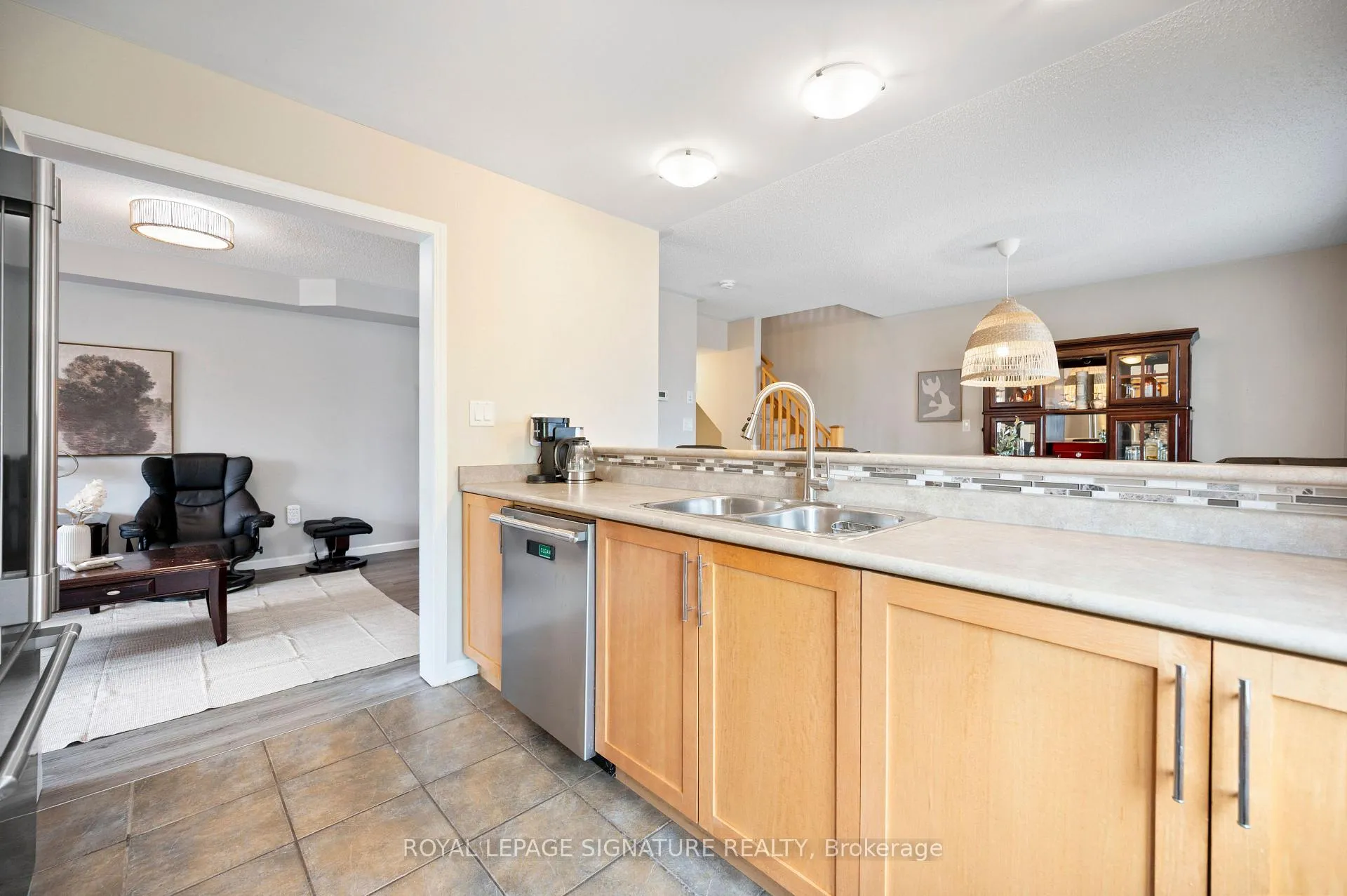 Photo 11 of 910 Deverell Place, Milton, Coates — HOMEH