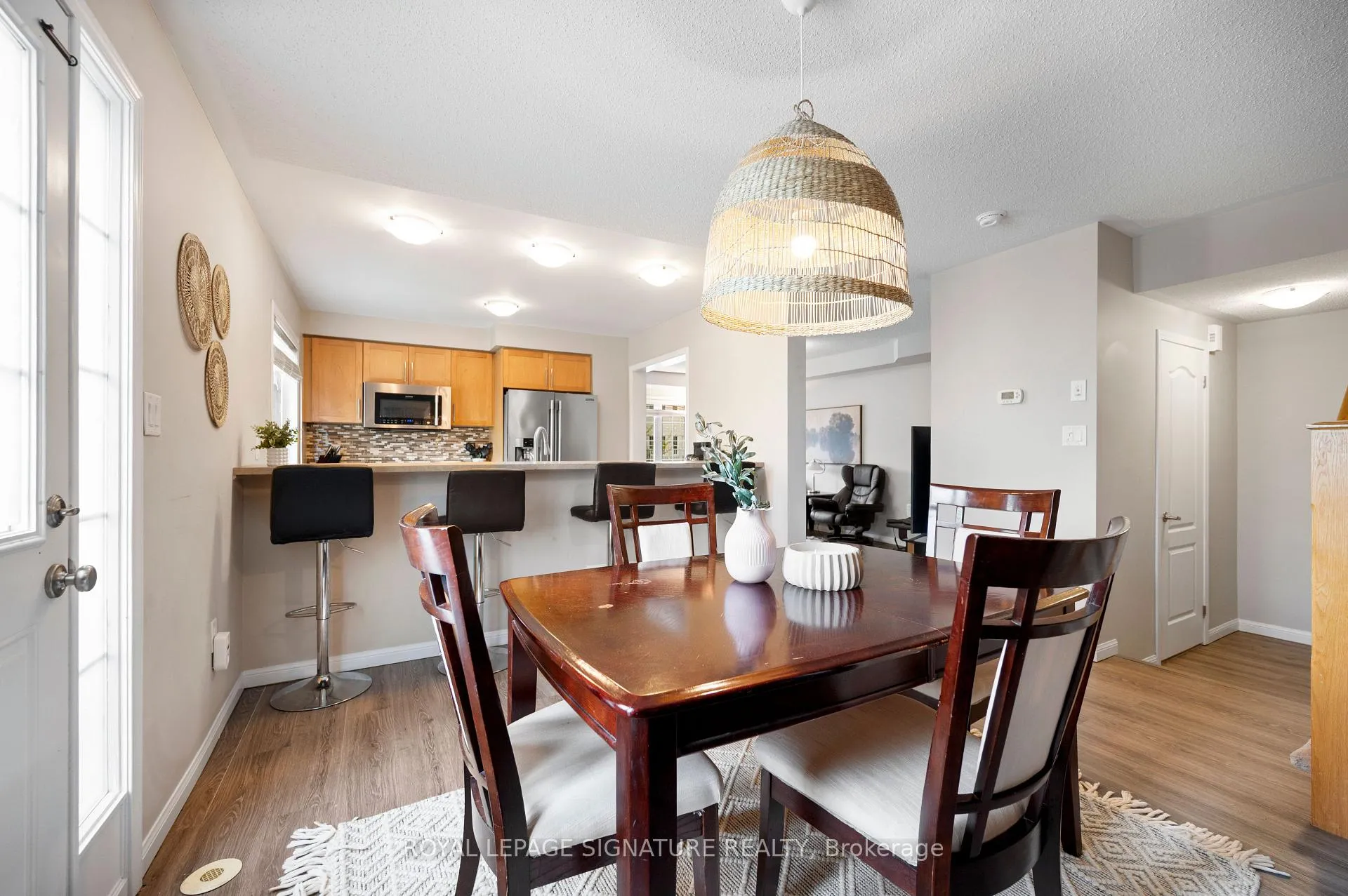 Photo 15 of 910 Deverell Place, Milton, Coates — HOMEH
