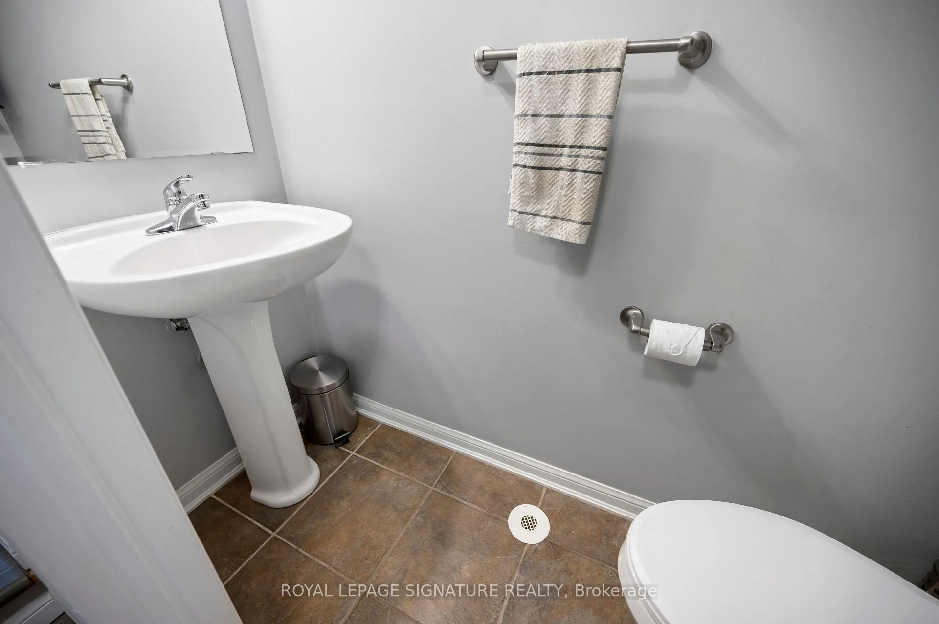 Photo 19 of 910 Deverell Place, Milton, Coates — HOMEH