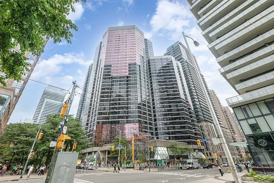 Front of Unit 3008, 1001 Bay Street