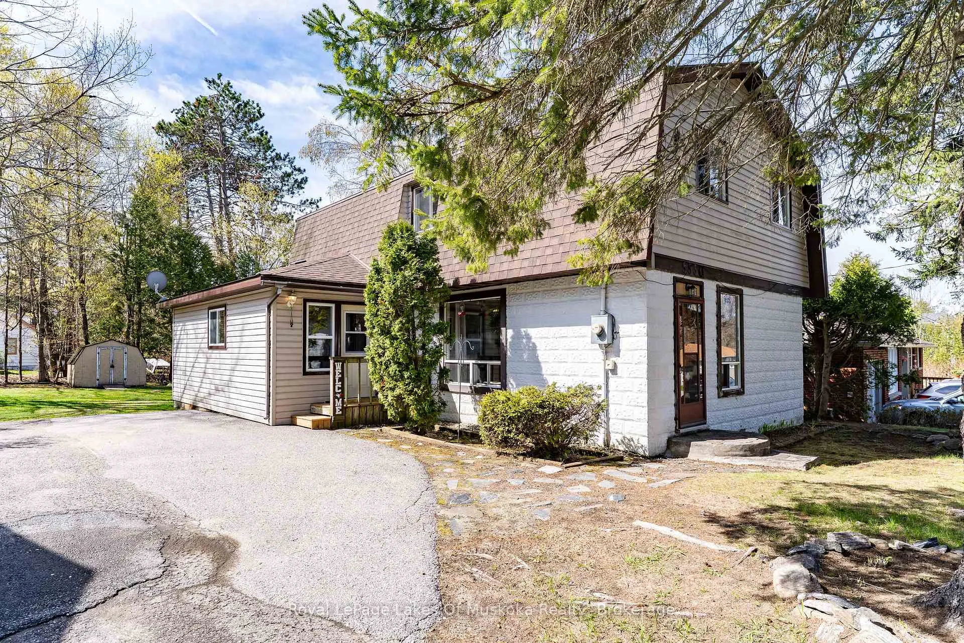 Photo 2 of 555 Wagner Street, Gravenhurst, Muskoka (S) — HOMEH