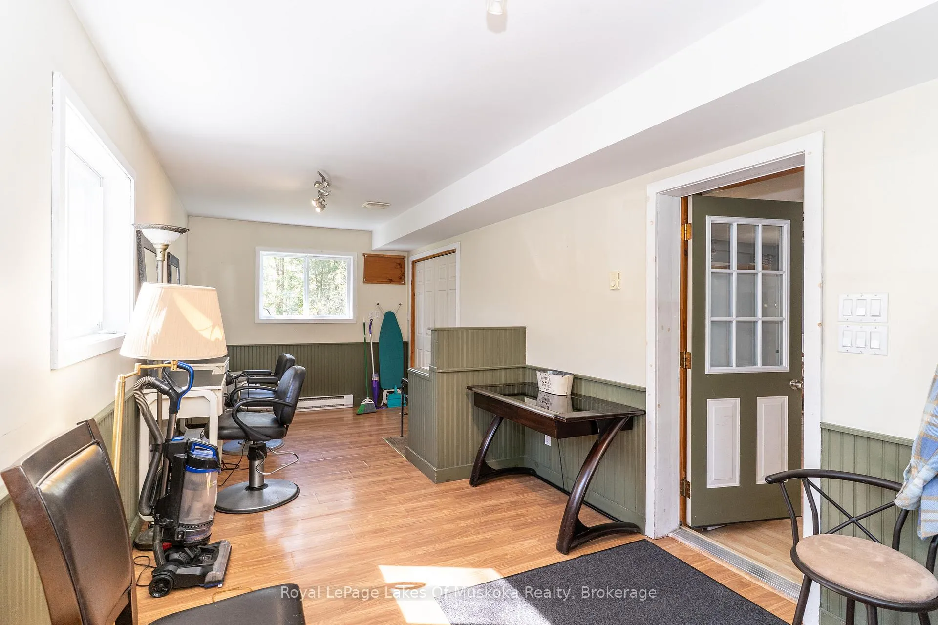 Photo 3 of 555 Wagner Street, Gravenhurst, Muskoka (S) — HOMEH