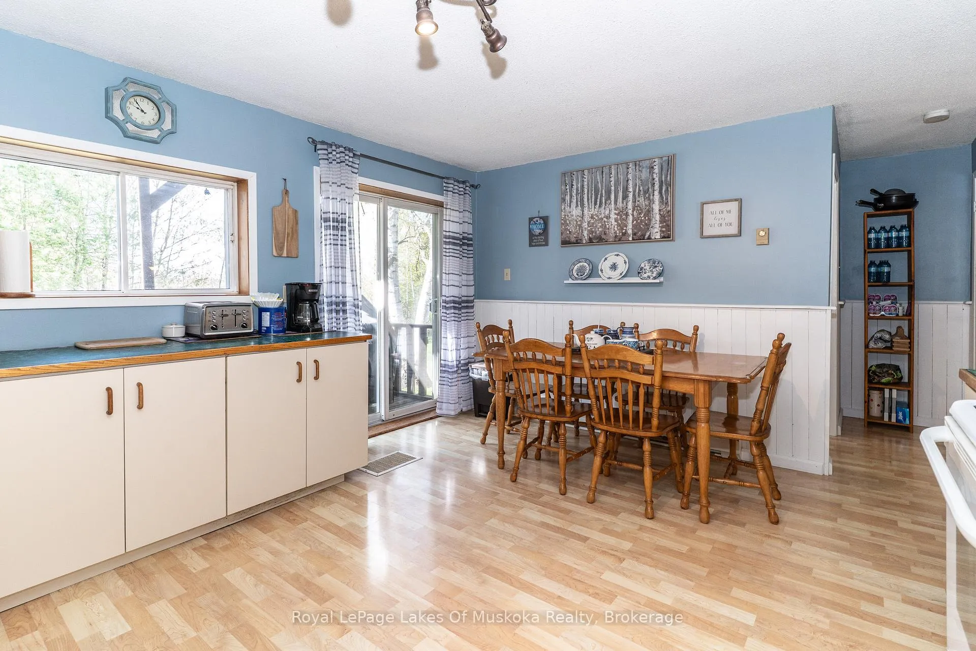 Photo 5 of 555 Wagner Street, Gravenhurst, Muskoka (S) — HOMEH