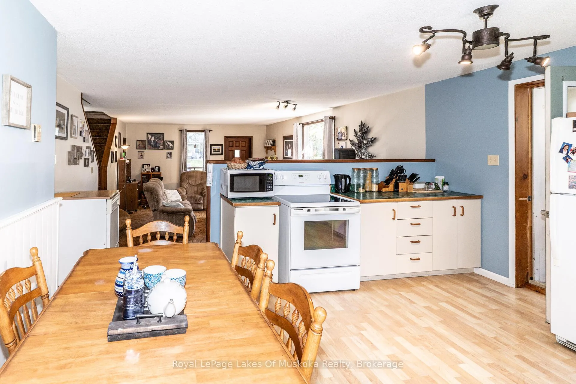 Photo 6 of 555 Wagner Street, Gravenhurst, Muskoka (S) — HOMEH
