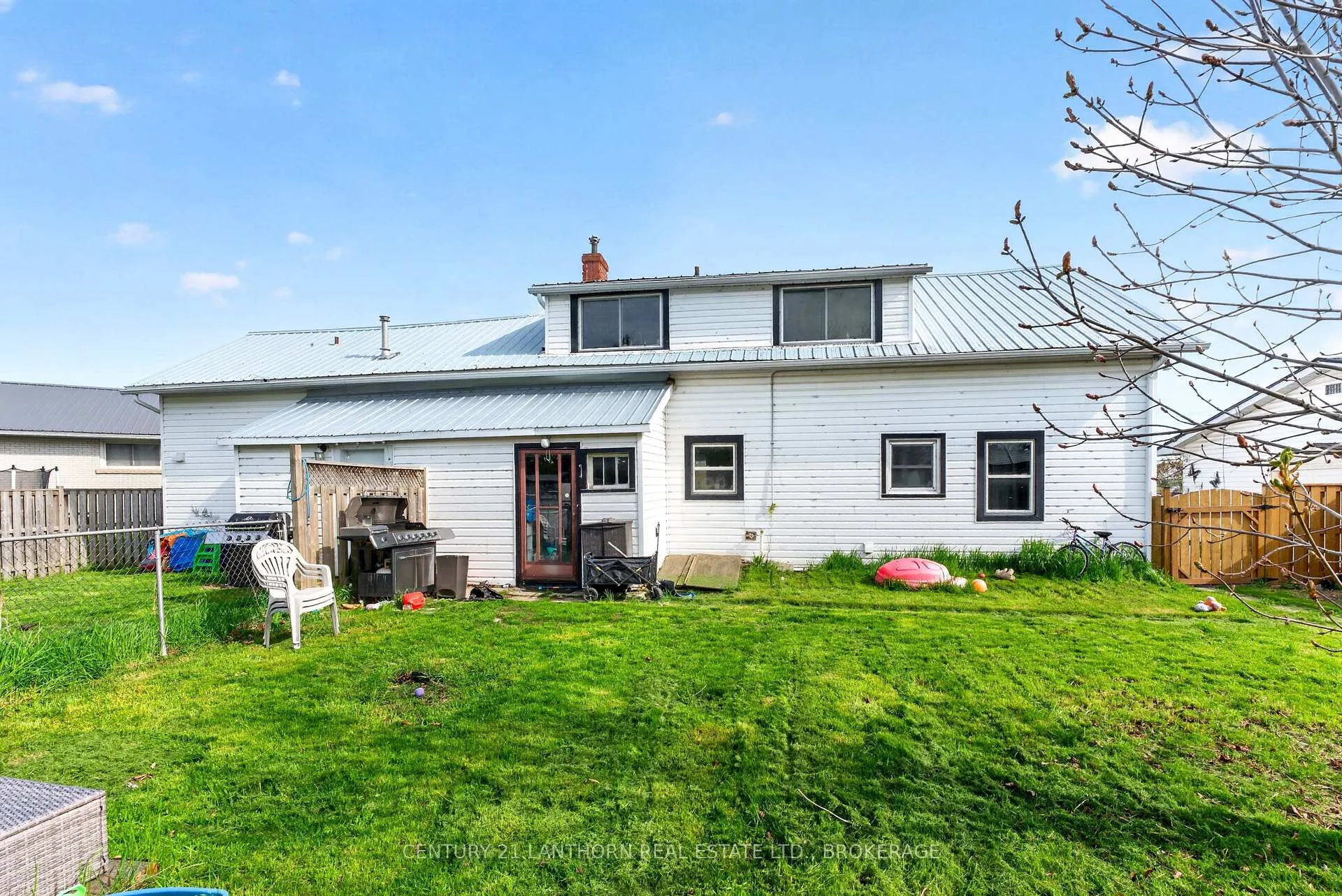 Photo 7 of 10/12 Manitou Crescent E, Loyalist, Amherstview — HOMEH