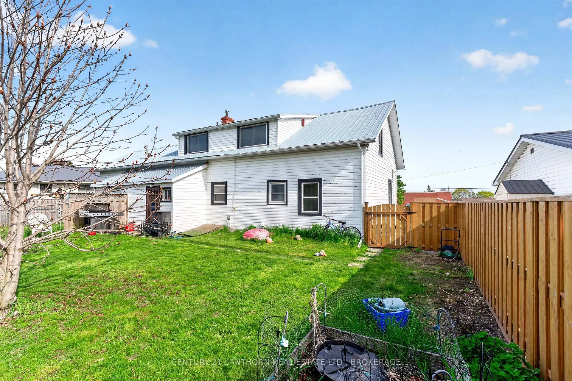 Photo 8 of 10/12 Manitou Crescent E, Loyalist, Amherstview — HOMEH