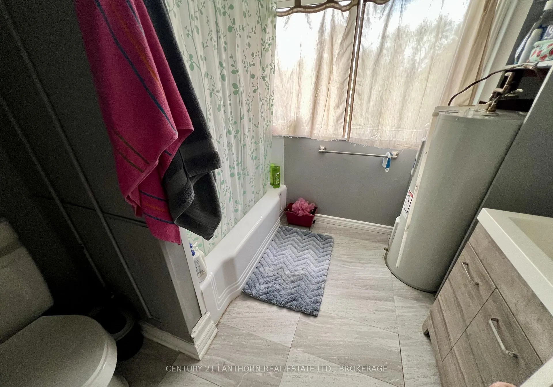Photo 16 of 10/12 Manitou Crescent E, Loyalist, Amherstview — HOMEH