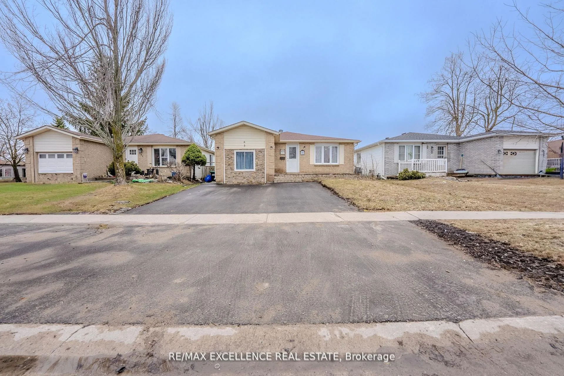 Photo 2 of 3 Hickling Trail, Barrie, Grove East — HOMEH