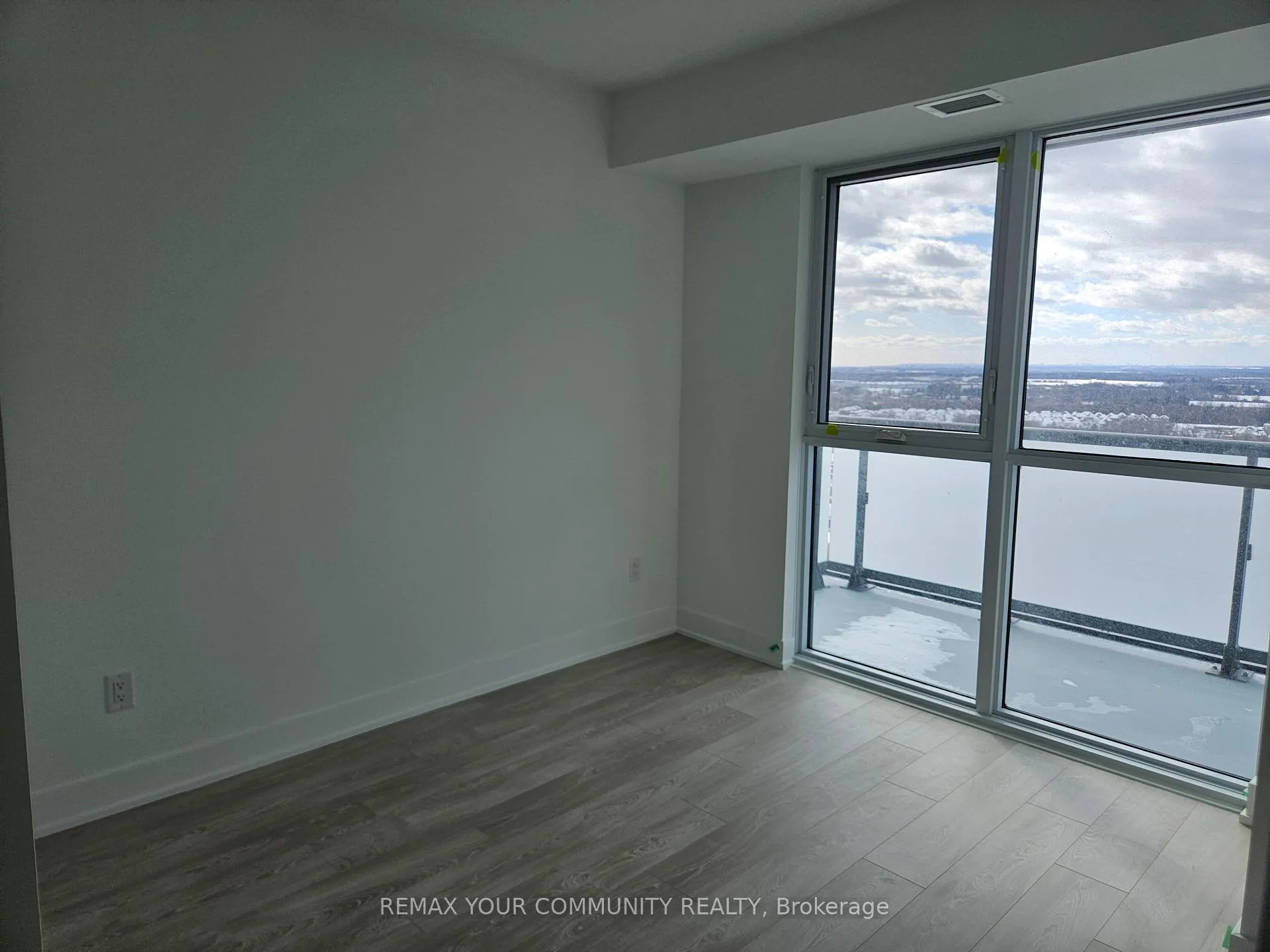 Photo 4 of Unit 2210, 2545 Simcoe Street N, Oshawa, Windfields — HOMEH